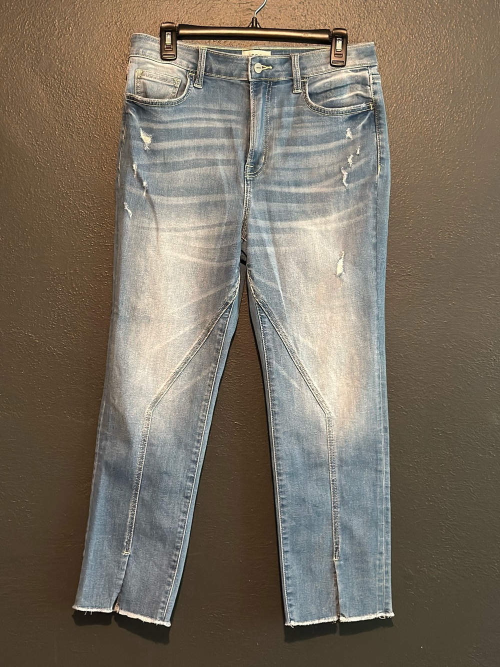 NWOT Ceros Light Blue Distressed Ankle Jeans